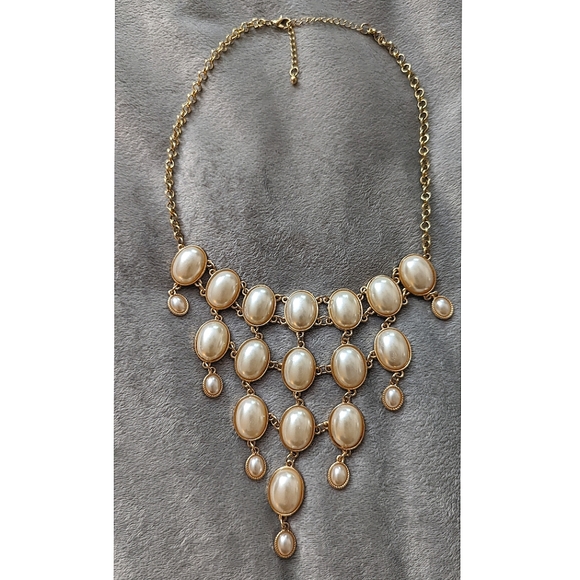 Vintage Jewelry - Vintage Faux-Pearl Bib Necklace